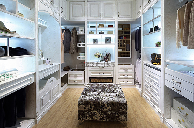 開放式衣柜好不好？開放式衣柜的優(yōu)缺點有哪些？