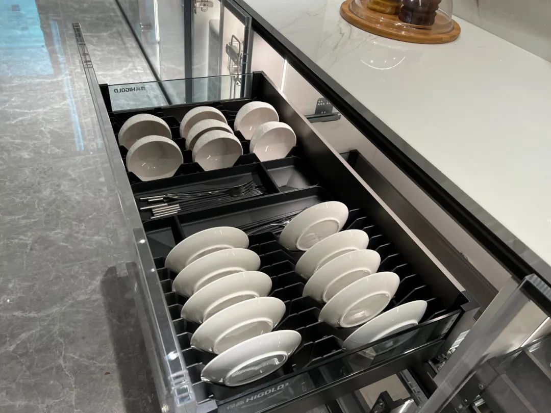 一體化抽屜拉籃，適合碗筷餐具收納